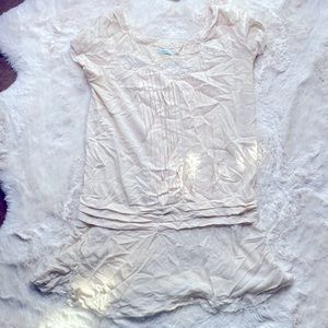 Kimchi Blue. Beautiful lace work with fancy pleats. Sized: medium.